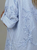 Bluse mit 3D-Blütenstickerei in Blau