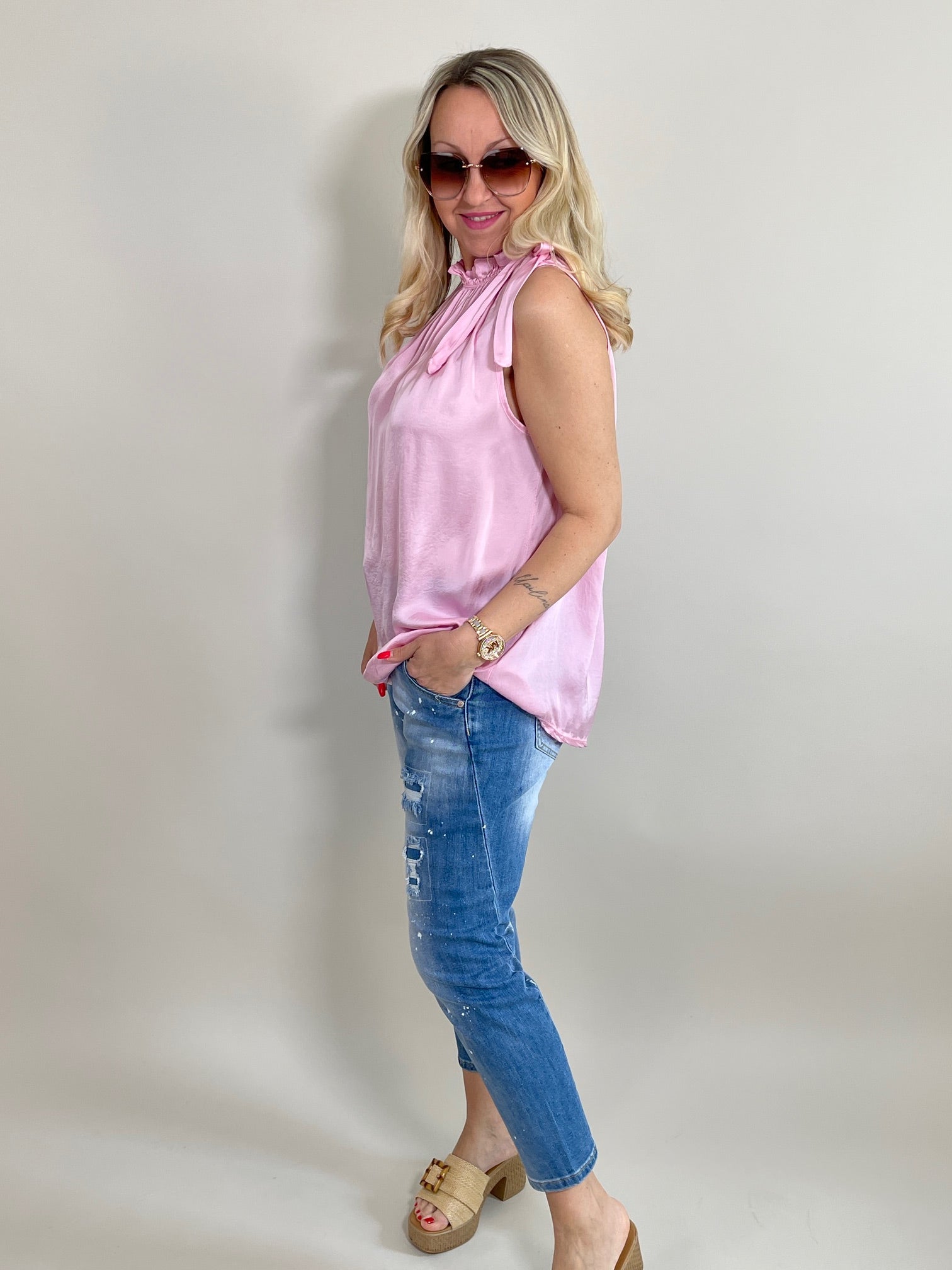 Top Satin-Optik mit Schleife in versch. Farben