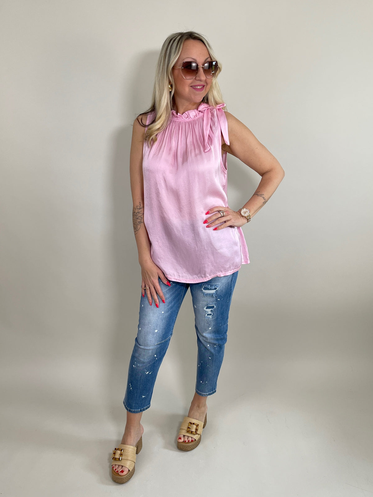 Top Satin-Optik mit Schleife in versch. Farben