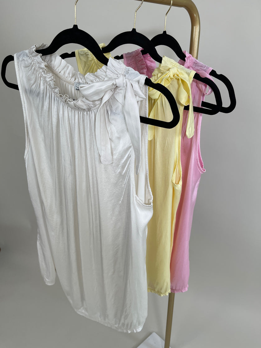 Top Satin-Optik mit Schleife in versch. Farben