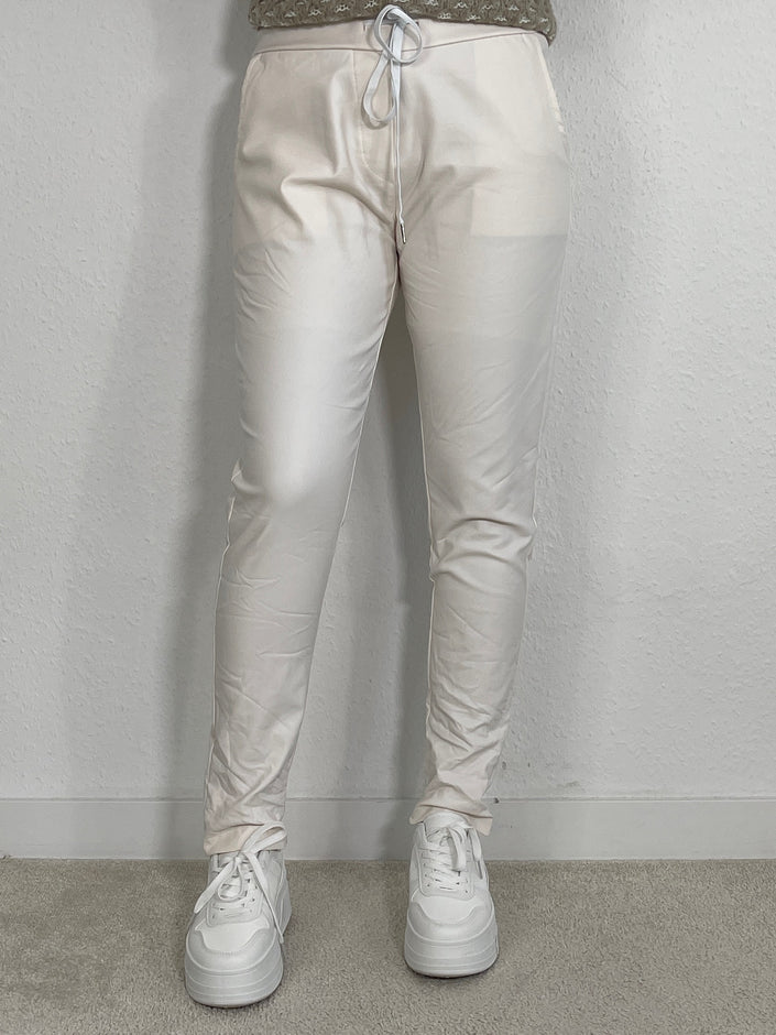 Jogpants Lederoptik in Creme Artikel 5245