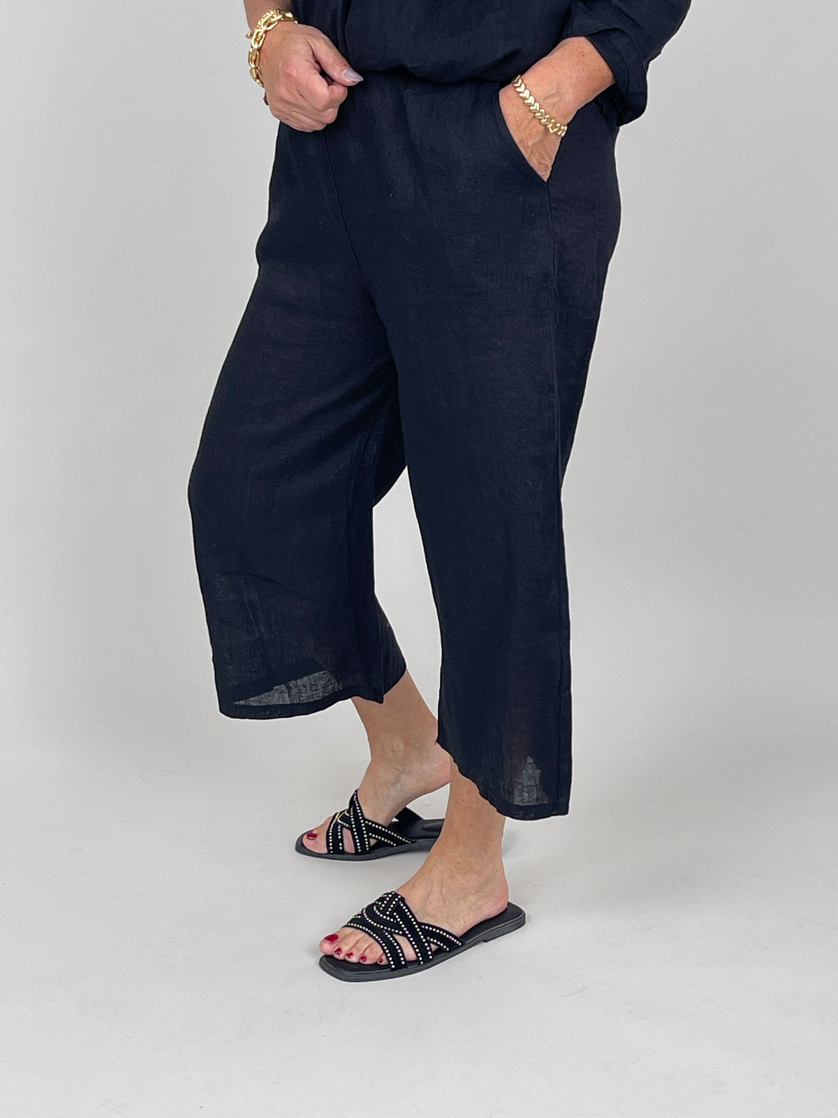Kurze Culotte Leinen in Schwarz
