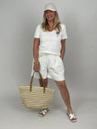 Bestickte Shorts mit Flechtgürtel in Creme