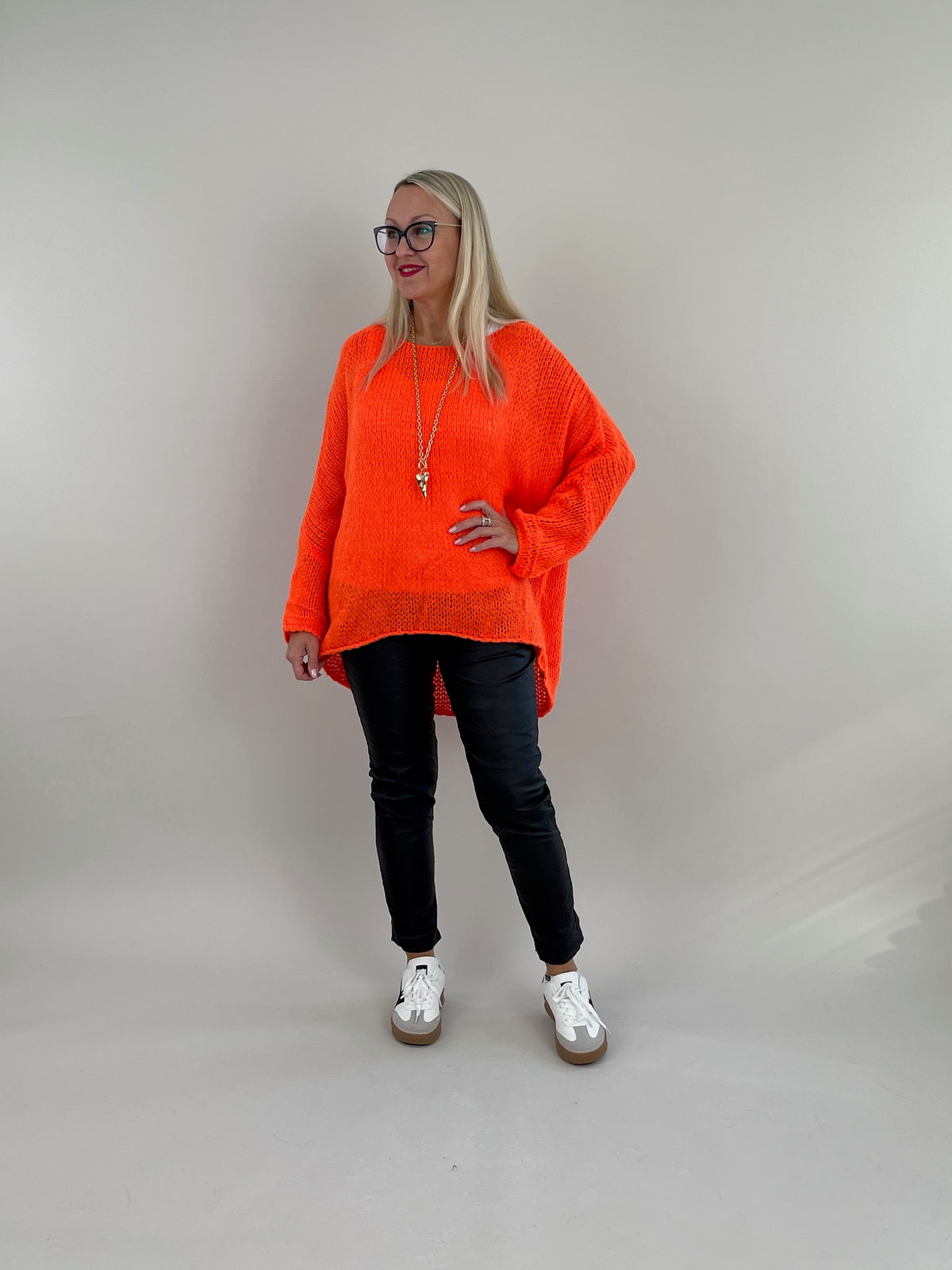 Pullover Soft  vorne kürzer in versch. Farben Artikel 5329