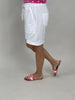Shorts mit weitem Bein in Weiß