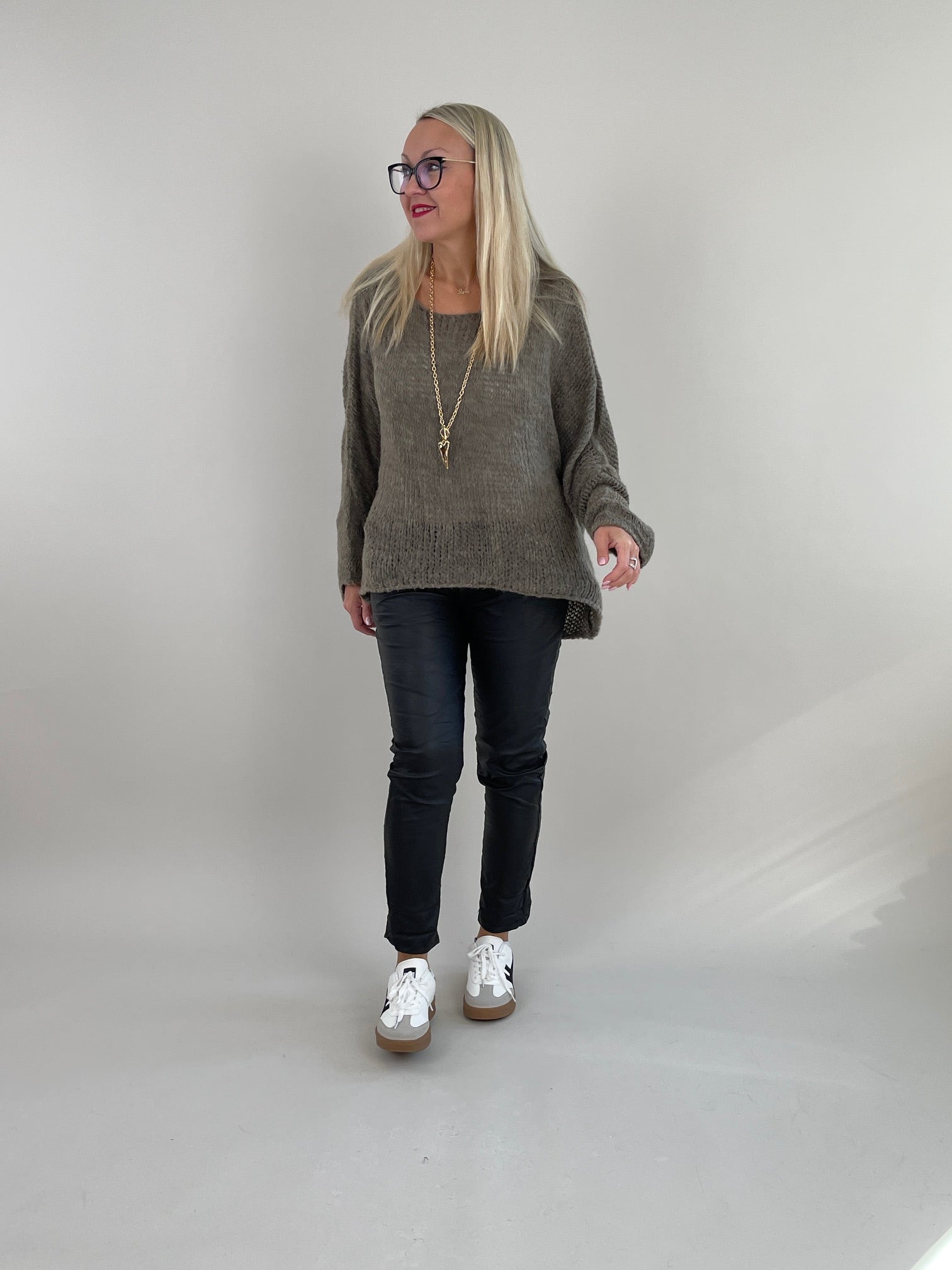 Pullover Soft  vorne kürzer in versch. Farben Artikel 5329