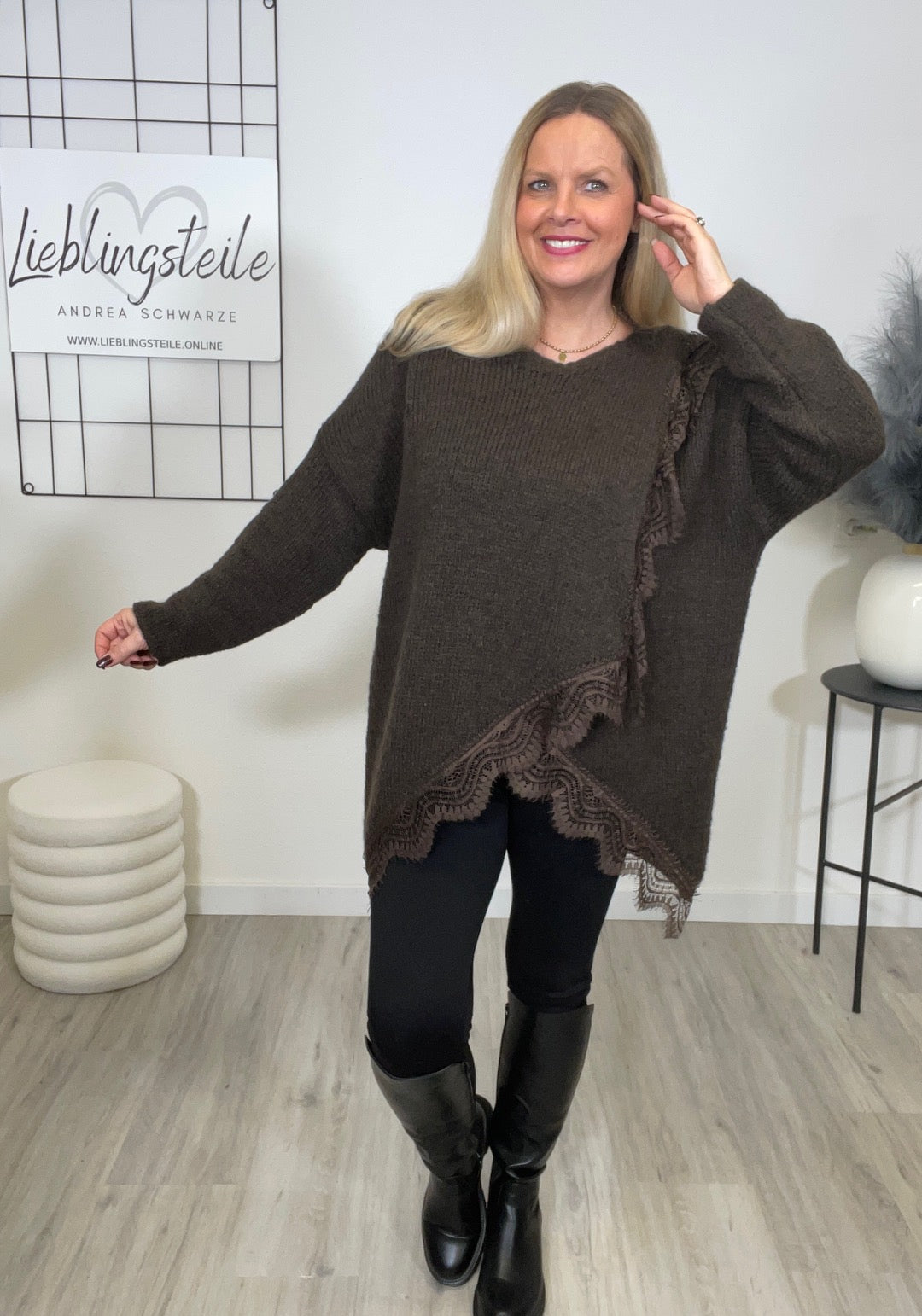 Strickpullover mit Details aus Spitze in Mokka Art. 6625