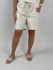 Shorts mit weitem Bein in Beige