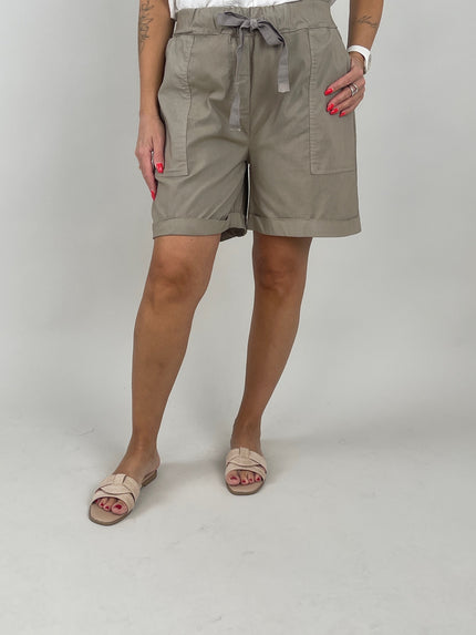 Shorts mit weitem Bein in Taupe