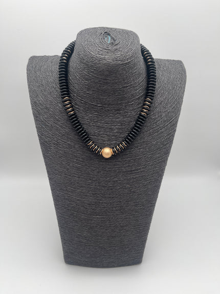 Kette Schwarz mit goldenen Details