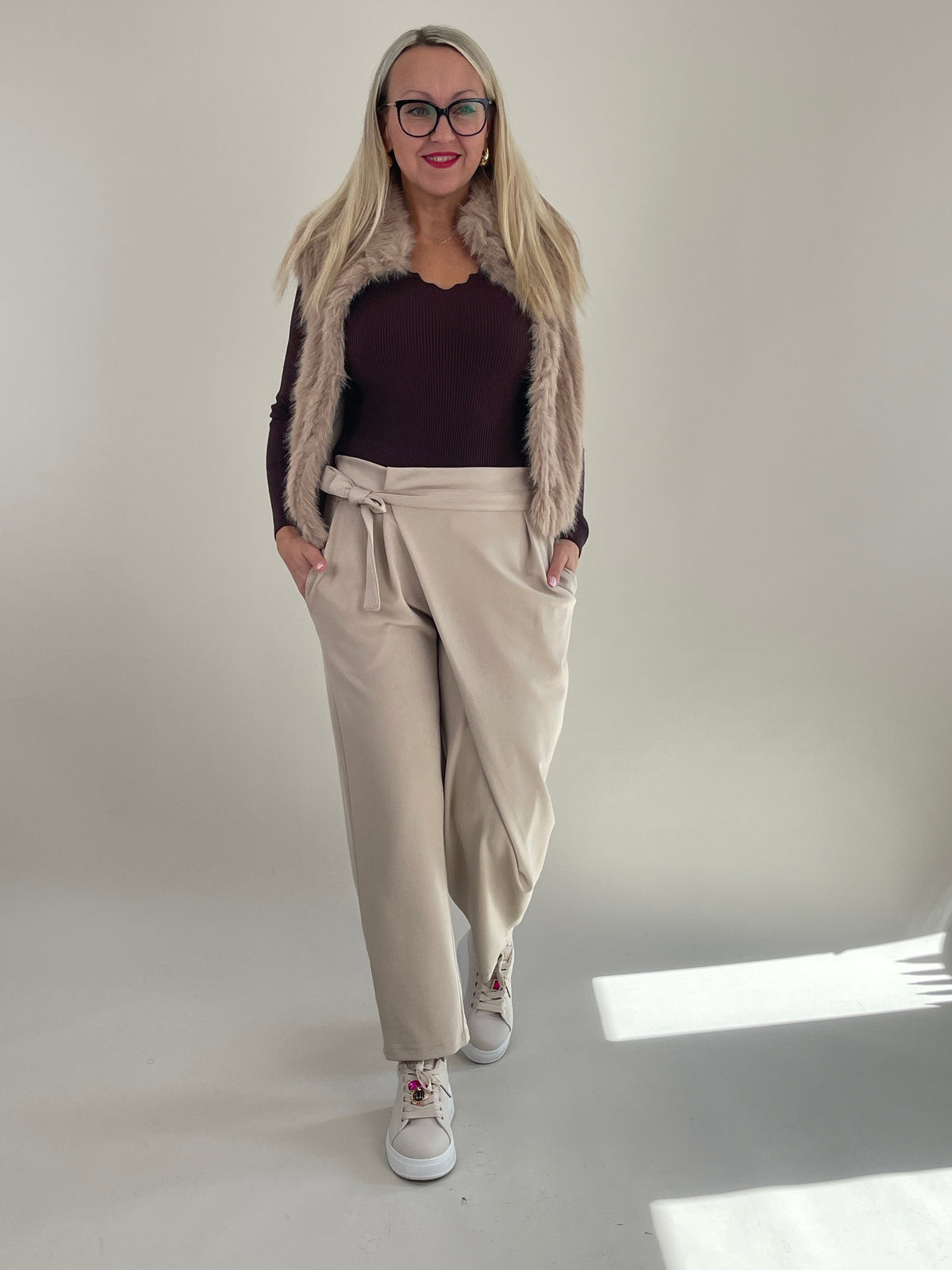 Hose mit Bindedetail in Beige