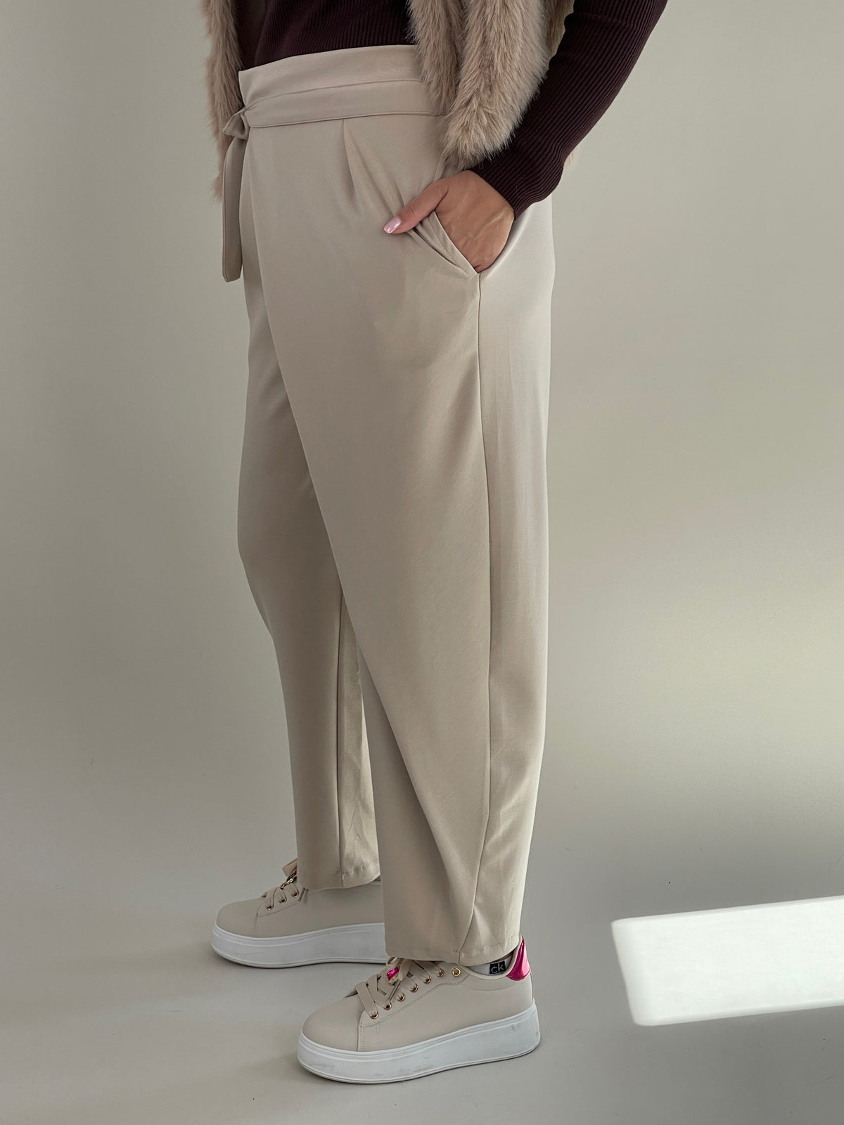 Hose mit Bindedetail in Beige