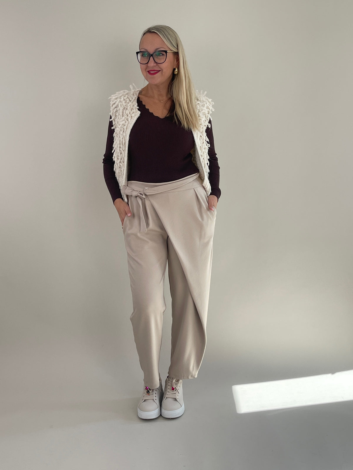 Hose mit Bindedetail in Beige