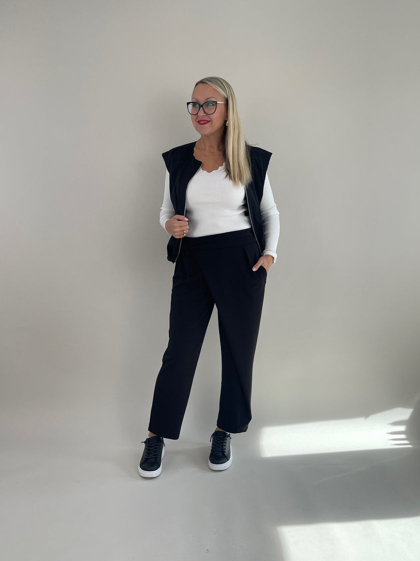 Hose mit Bindedetail in Schwarz Art. 6316