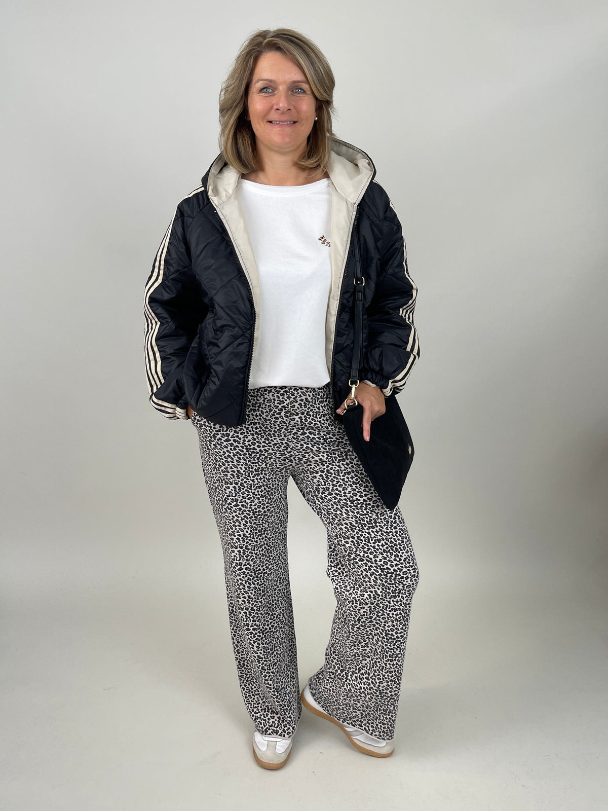 Steppjacke mit Streifen in Schwarz