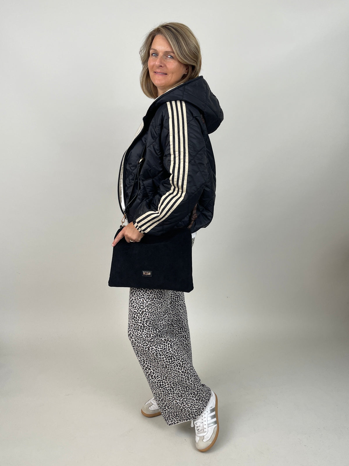 Steppjacke mit Streifen in Schwarz