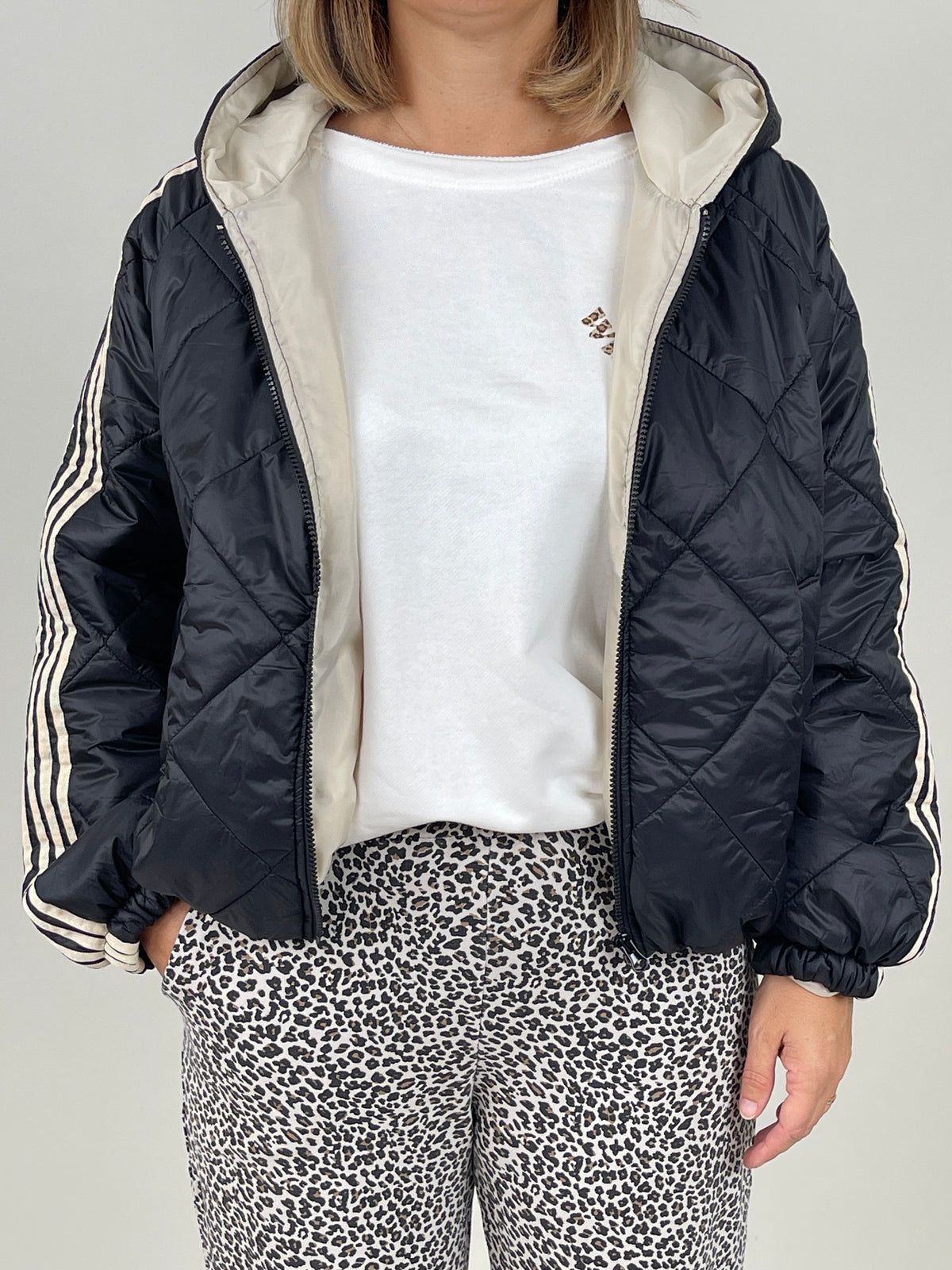 Steppjacke mit Streifen in Schwarz