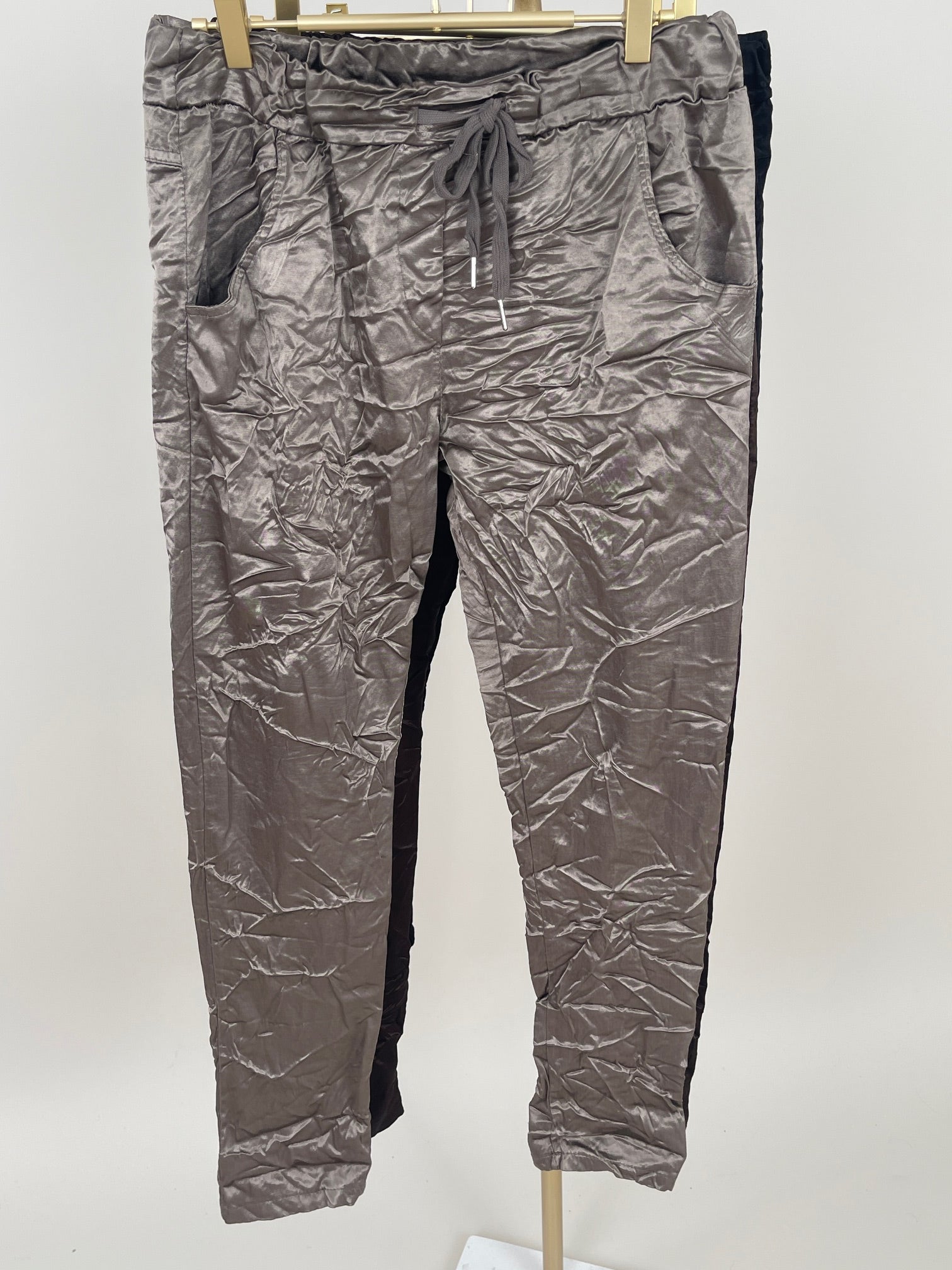 Jogpants Glanzeffekt in versch. Farben Artikel 6276