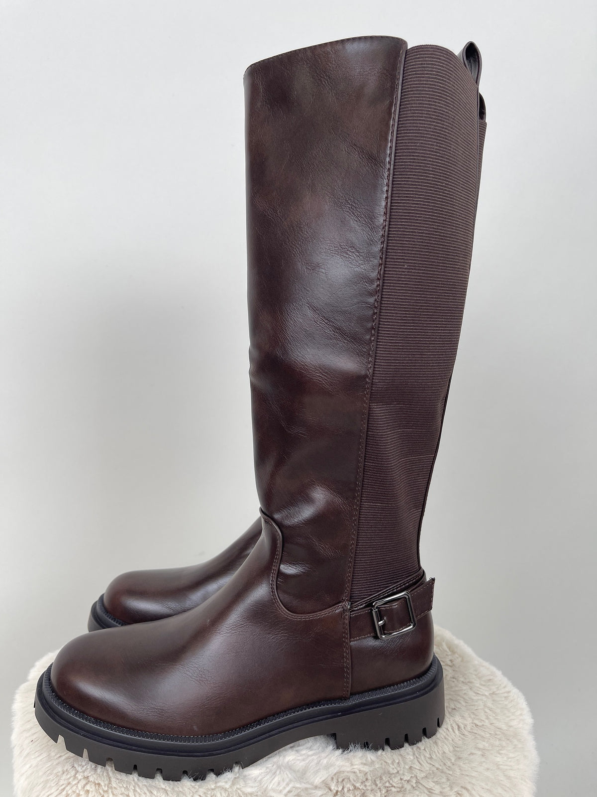 Stiefel mit Stretcheinsatz in Mokka