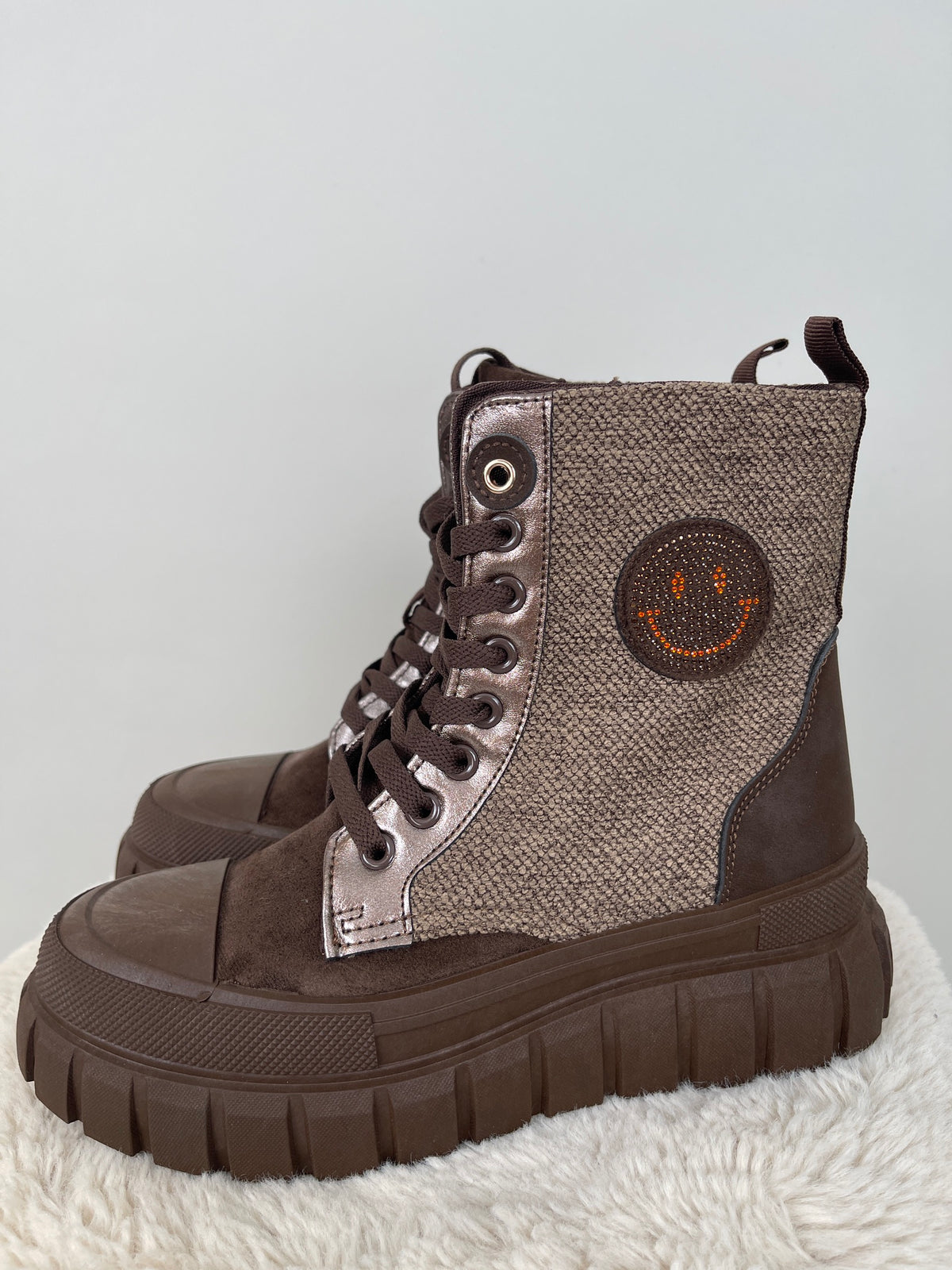Boots Smiley in Mokka