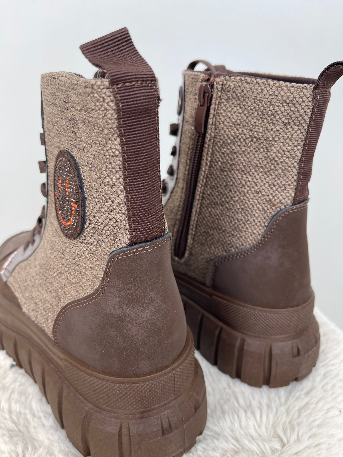 Boots Smiley in Mokka
