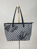 Shopper mit grafischem Muster