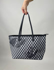 Shopper mit grafischem Muster