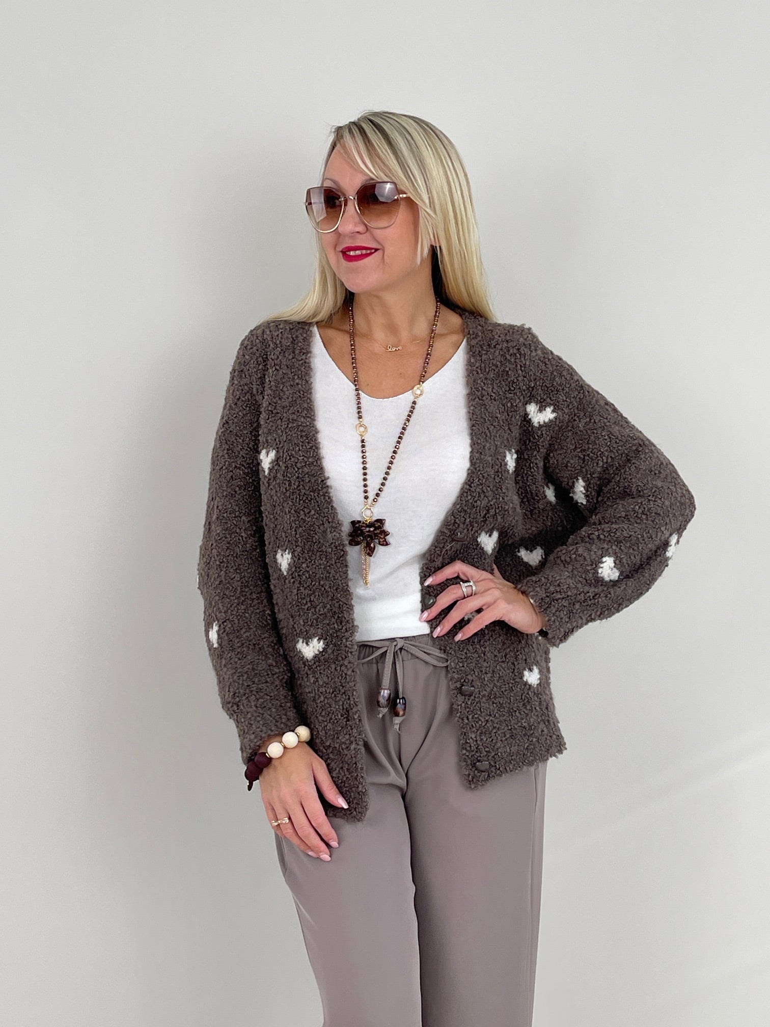 Cardigan Bouclé Herzmuster in Taupe Artikel 6370