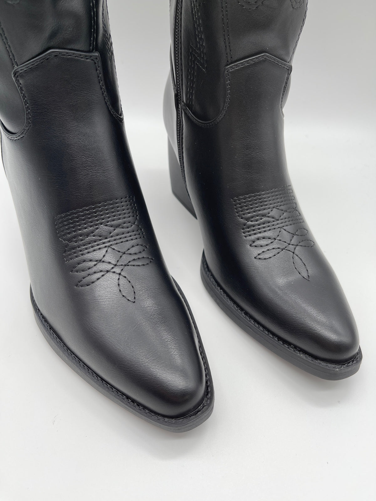 Stiefel im Western-Style in Schwarz