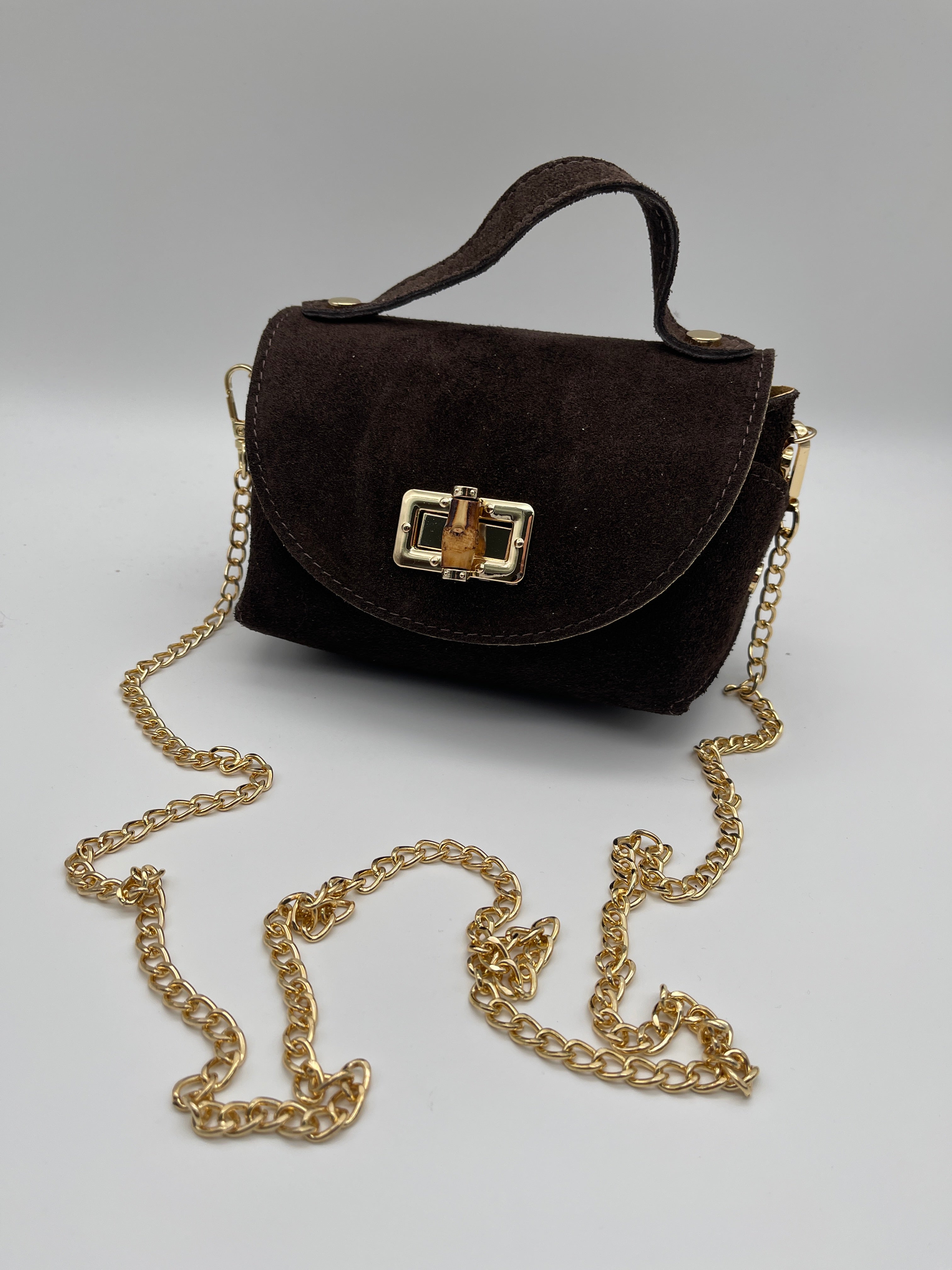 Kleine Ledertasche goldene Details in Mokka