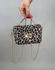 Kleine Ledertasche goldene Details in Leo
