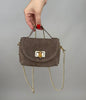 Kleine Ledertasche goldene Details in Taupe