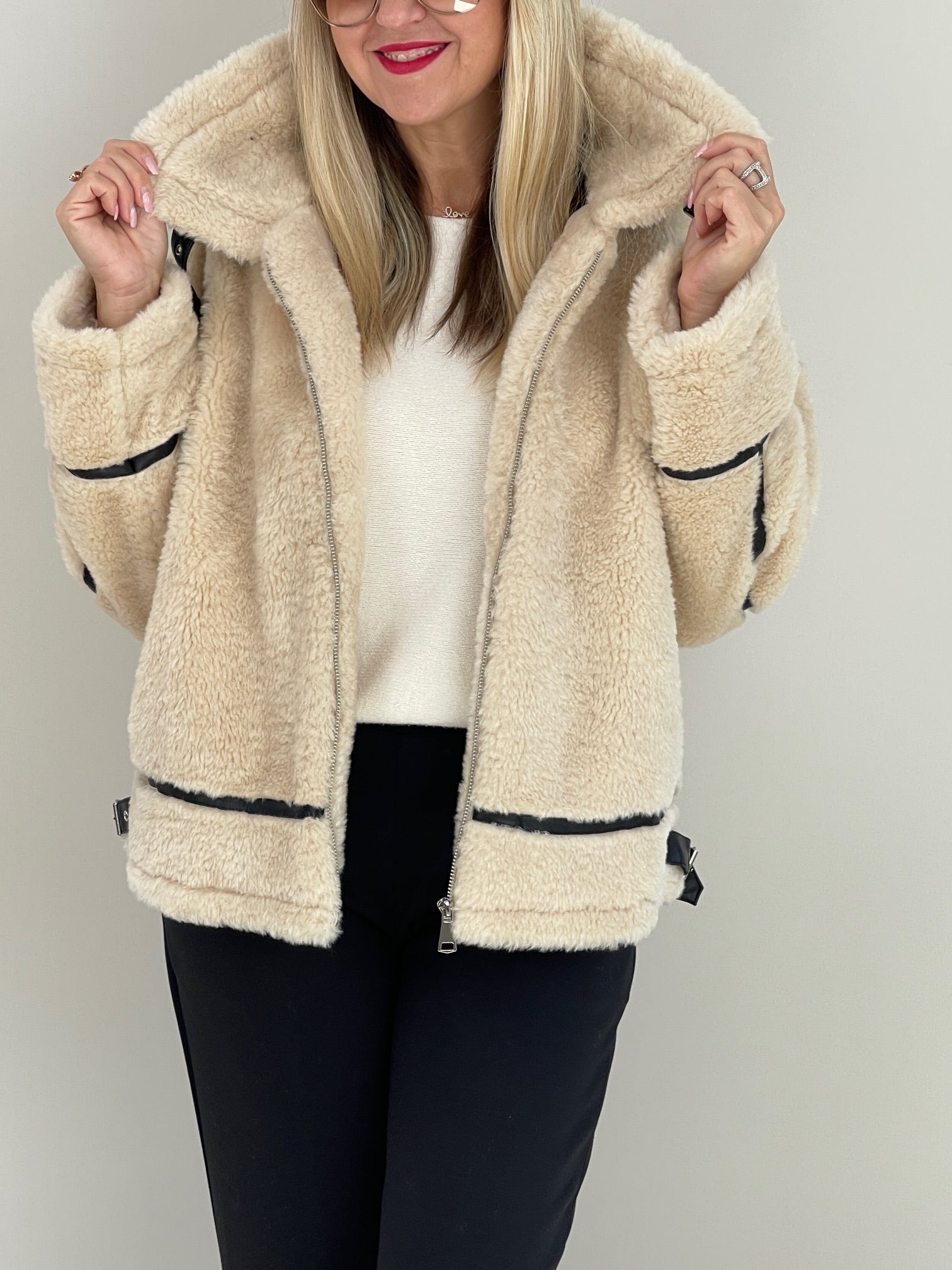 Jacke Kunstfell Lederoptik-Details in Beige Art. 6388