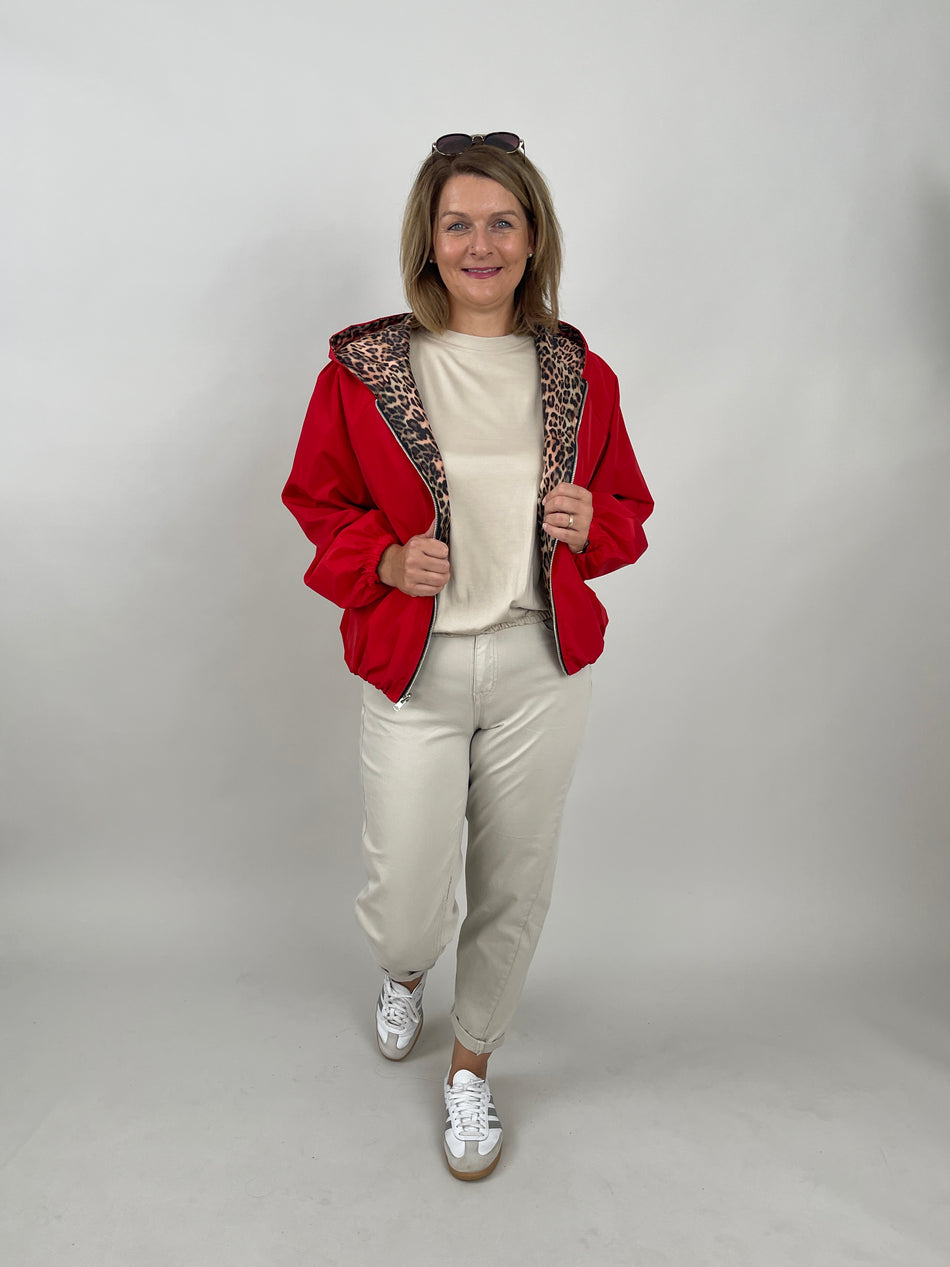 Wendejacke mit Leo-Design in Rot