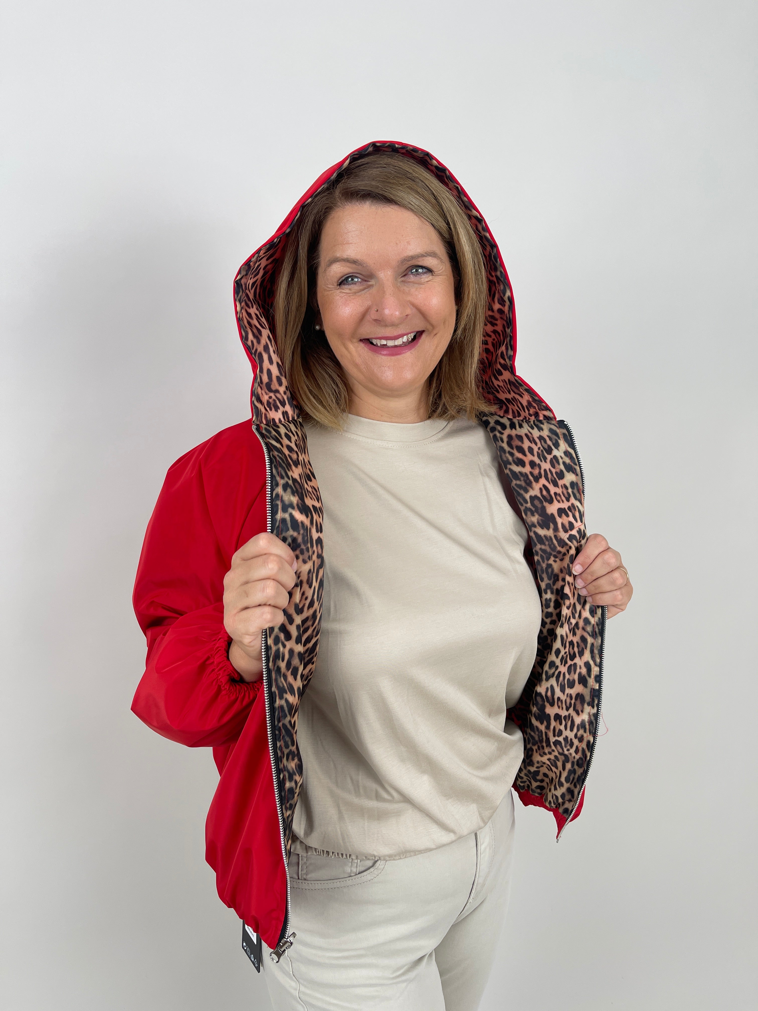 Wendejacke mit Leo-Design in Rot