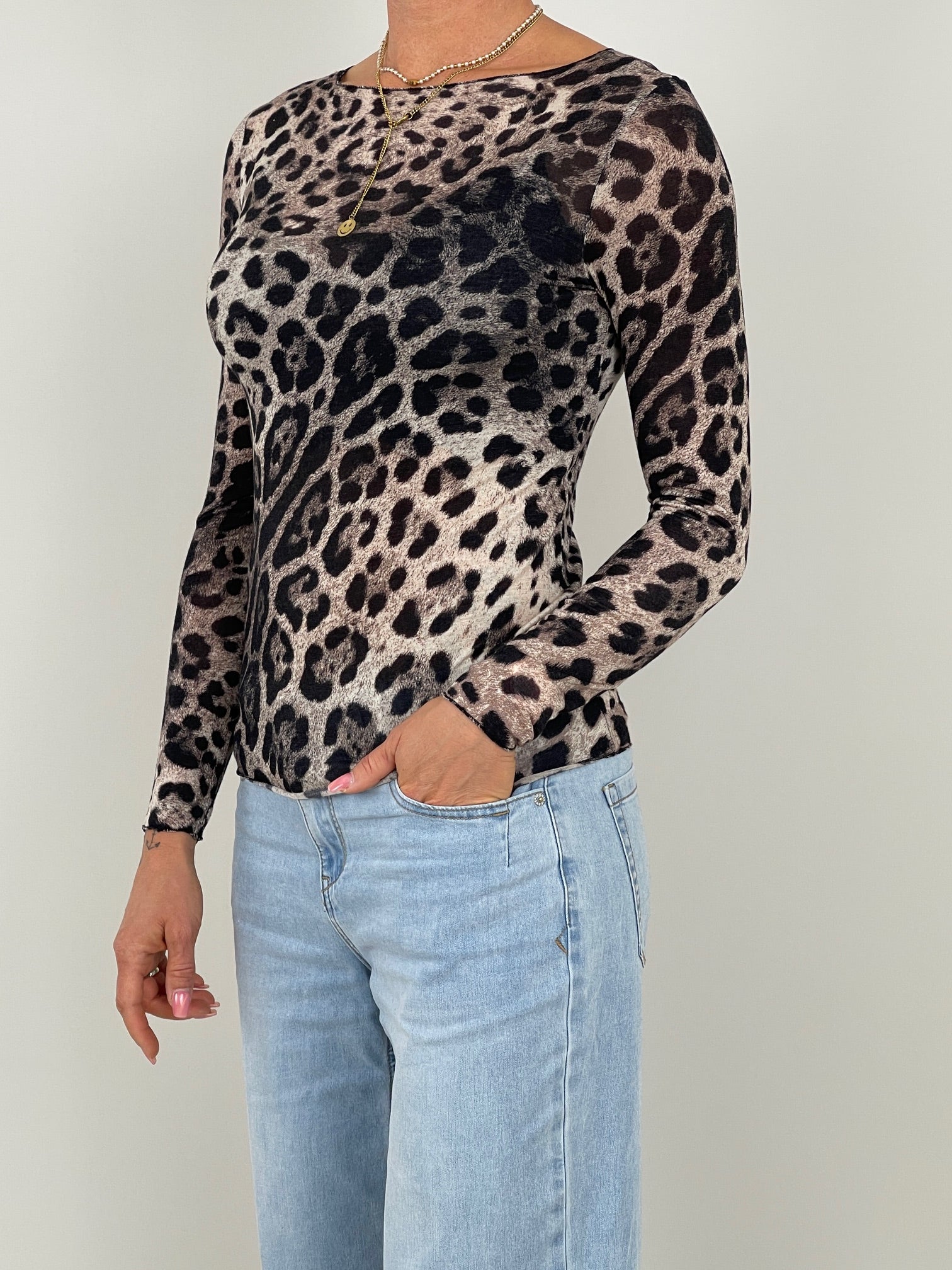 Langarmshirt mit Cashmere Leo in Taupe/Schwarz Artikel 6448