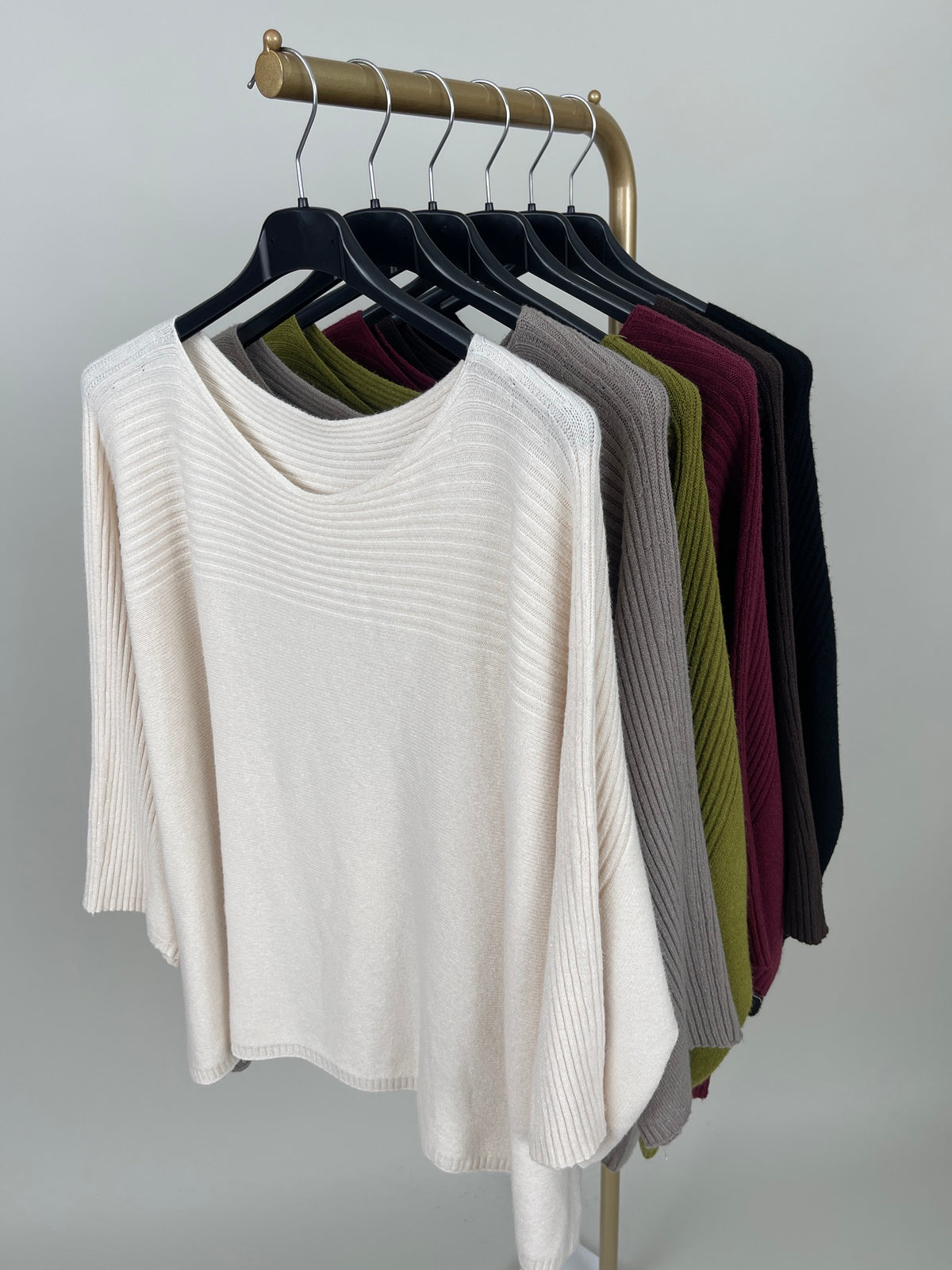 Strickpullover mit Rippenstruktur in versch. Farben