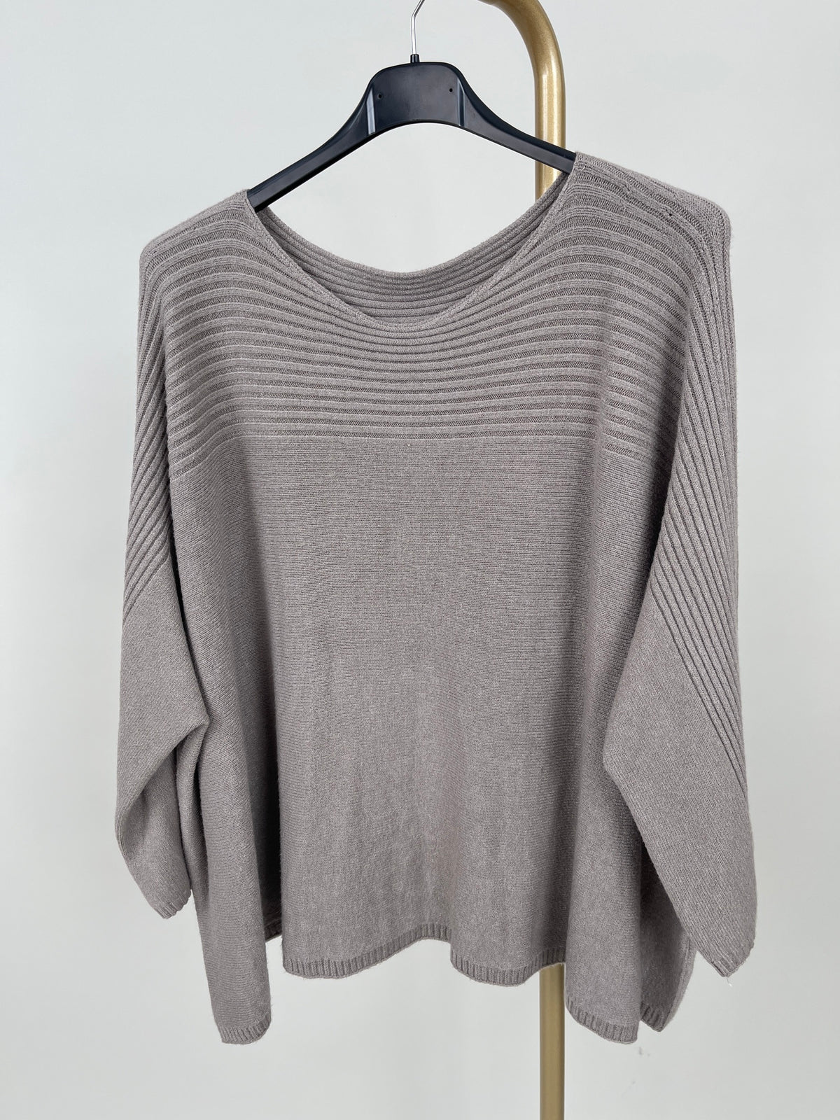 Strickpullover mit Rippenstruktur in versch. Farben