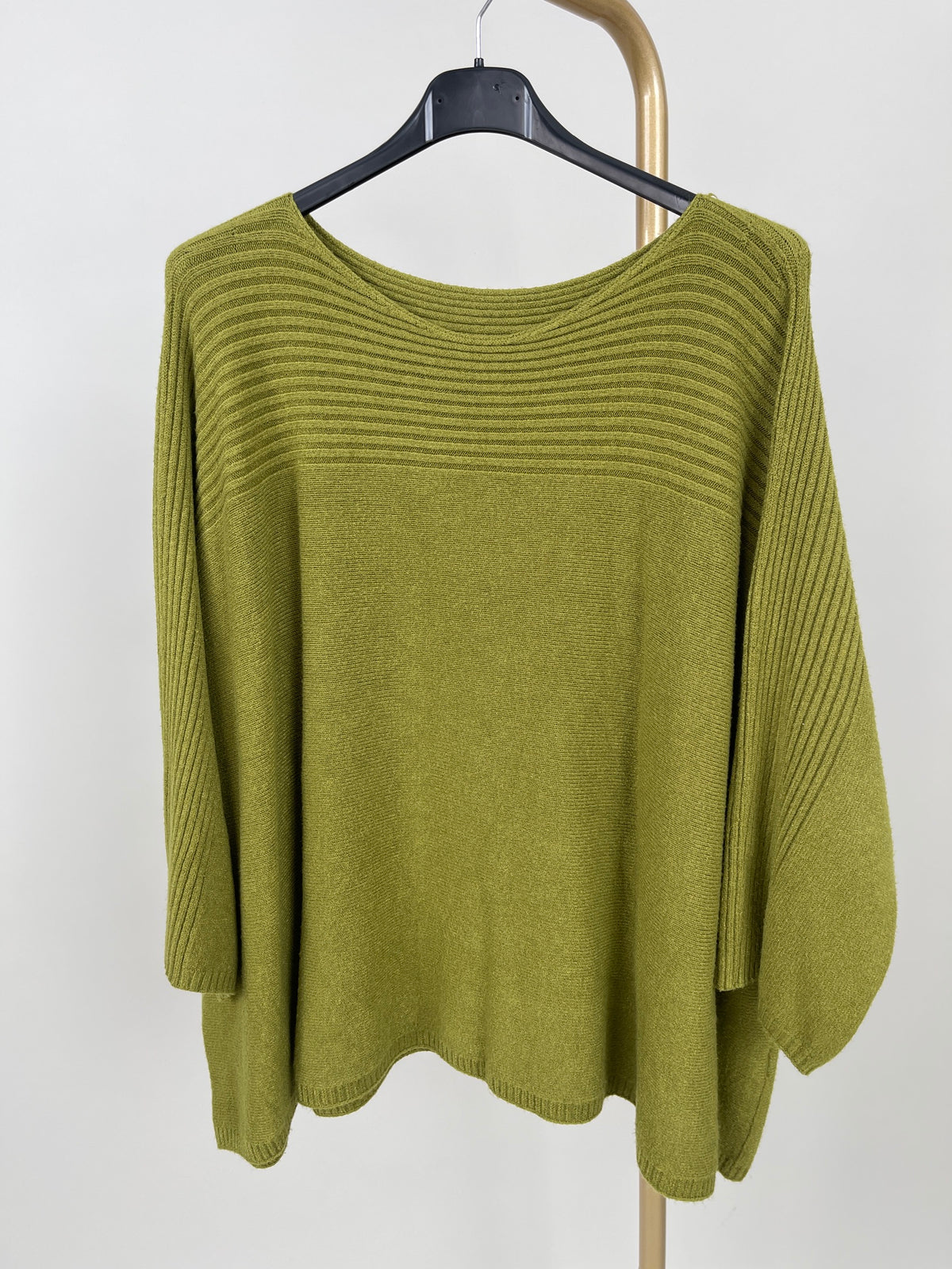 Strickpullover mit Rippenstruktur in versch. Farben