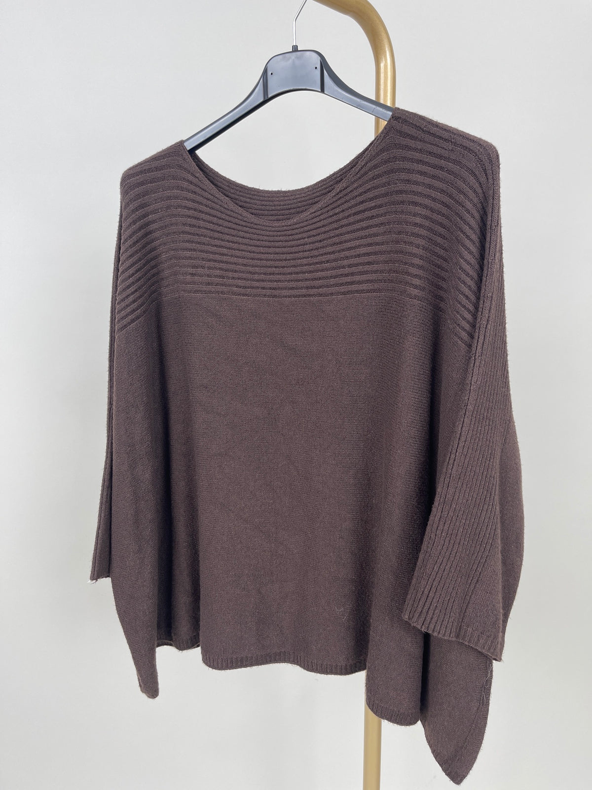 Strickpullover mit Rippenstruktur in versch. Farben
