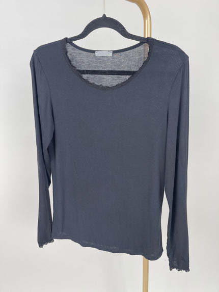 Langarmshirt mit Spitzen-Ausschnitt in versch. Farben