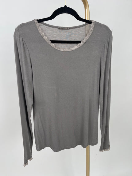 Langarmshirt mit Spitzen-Ausschnitt in versch. Farben