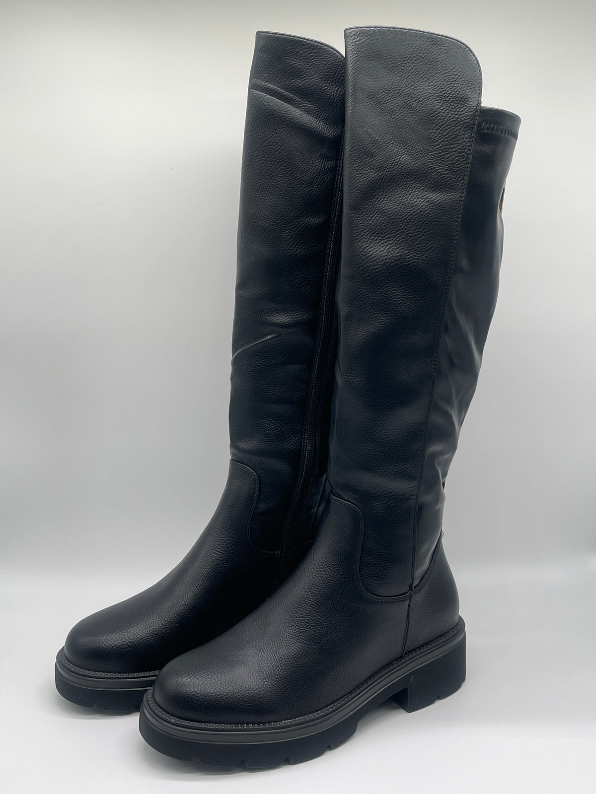 Stiefel Uni in Schwarz mit Leo