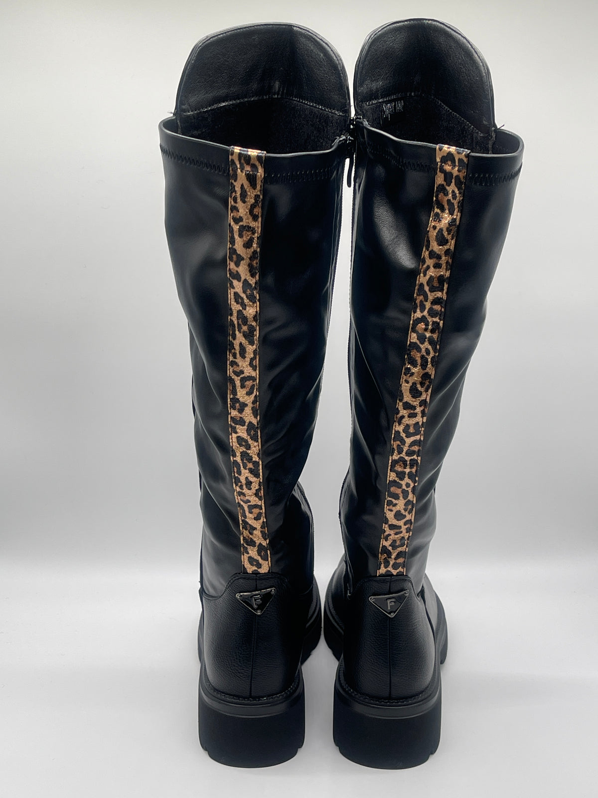 Stiefel Uni in Schwarz mit Leo