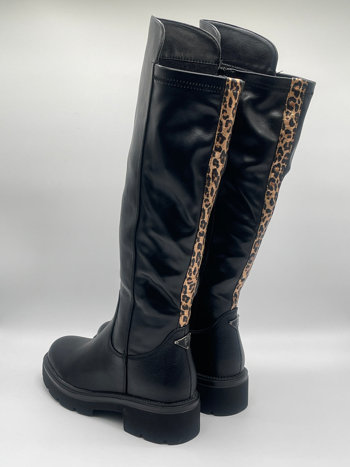 Stiefel Uni in Schwarz mit Leo