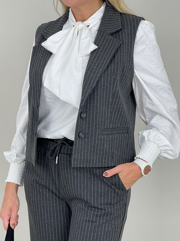 Weste mit Nadelstreifen von Red Button in Grau Art. RB6516