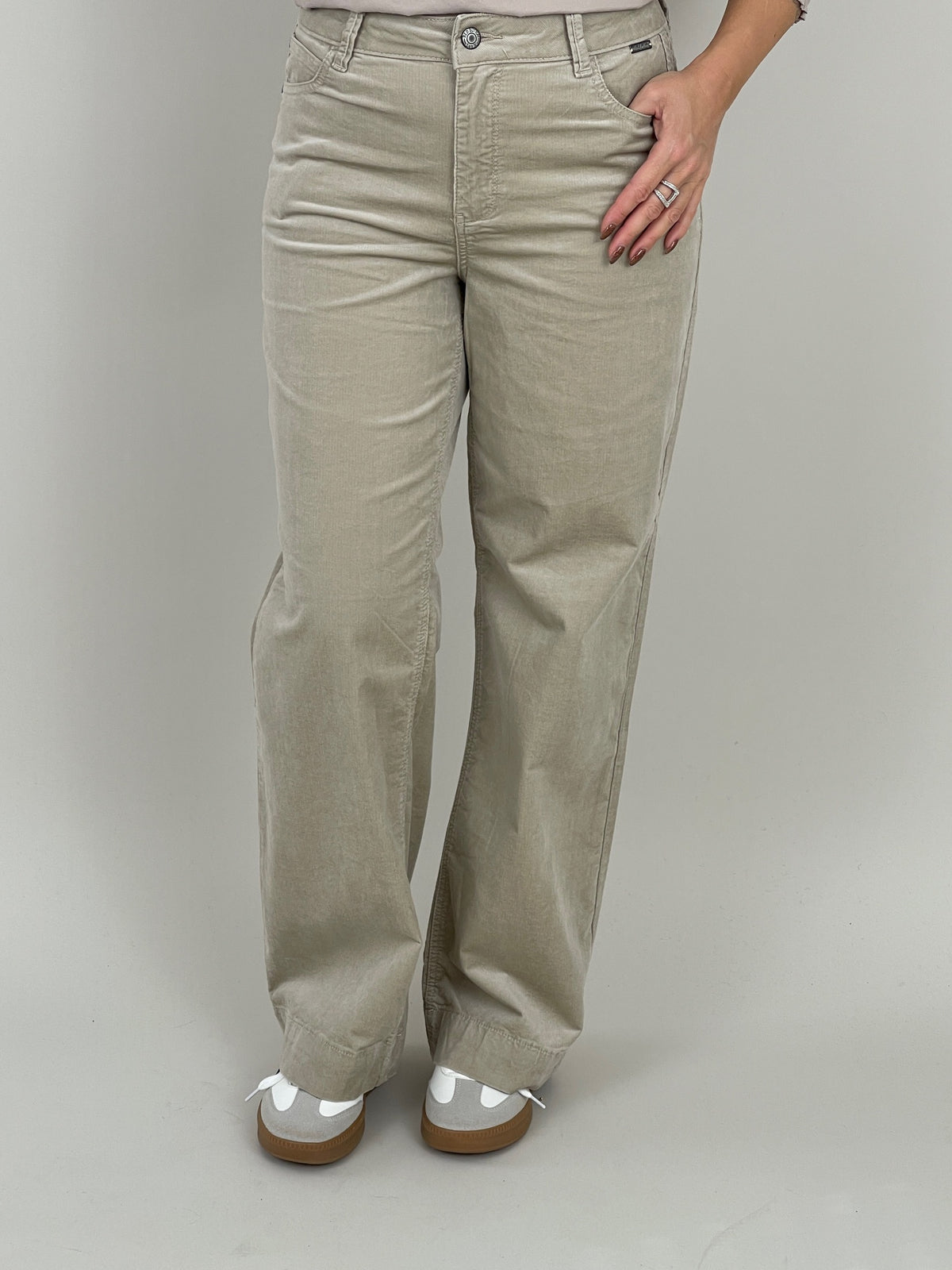 Red Button Hose Cord Beige