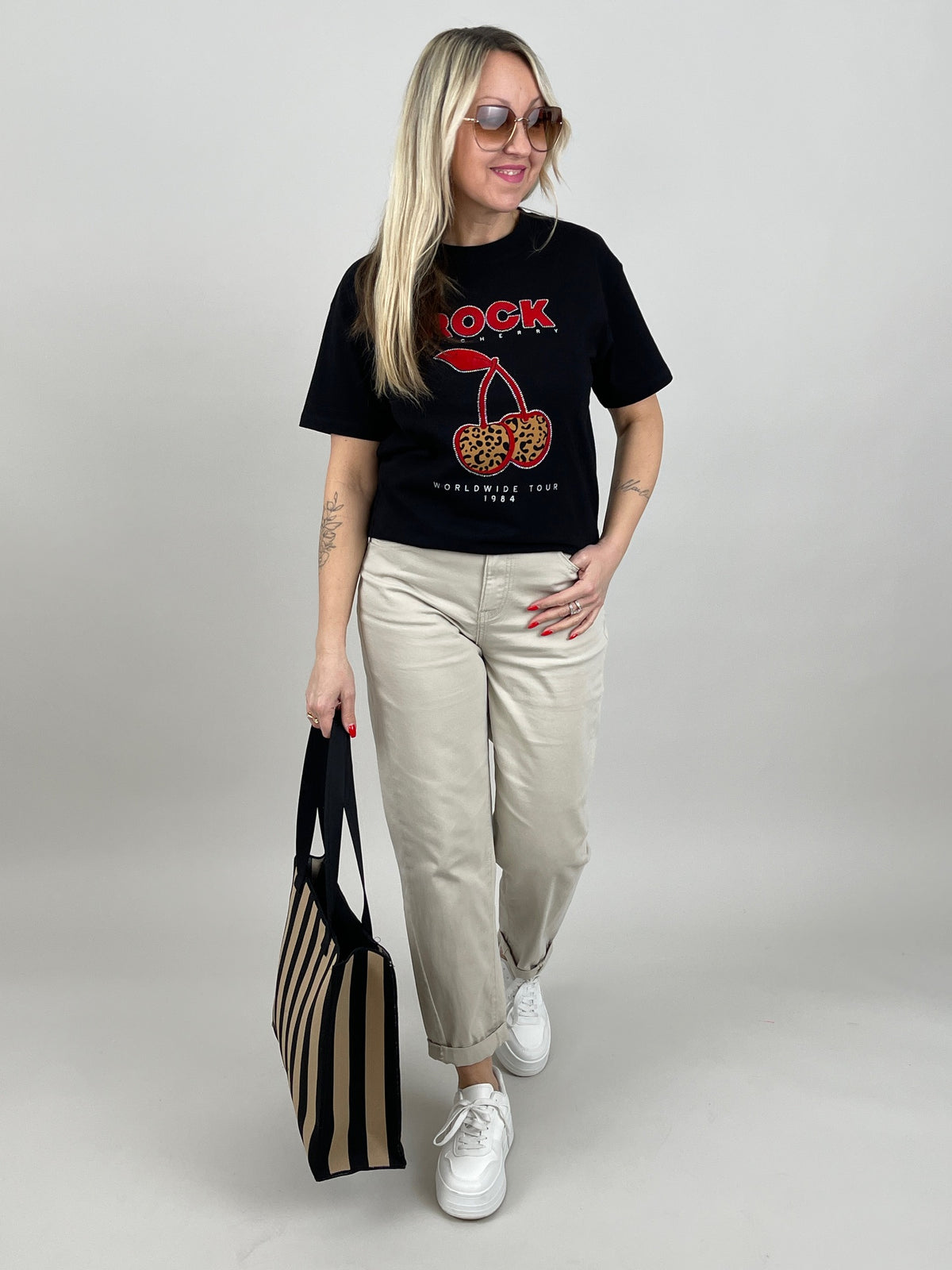 T-Shirt Rock Cherry in Schwarz