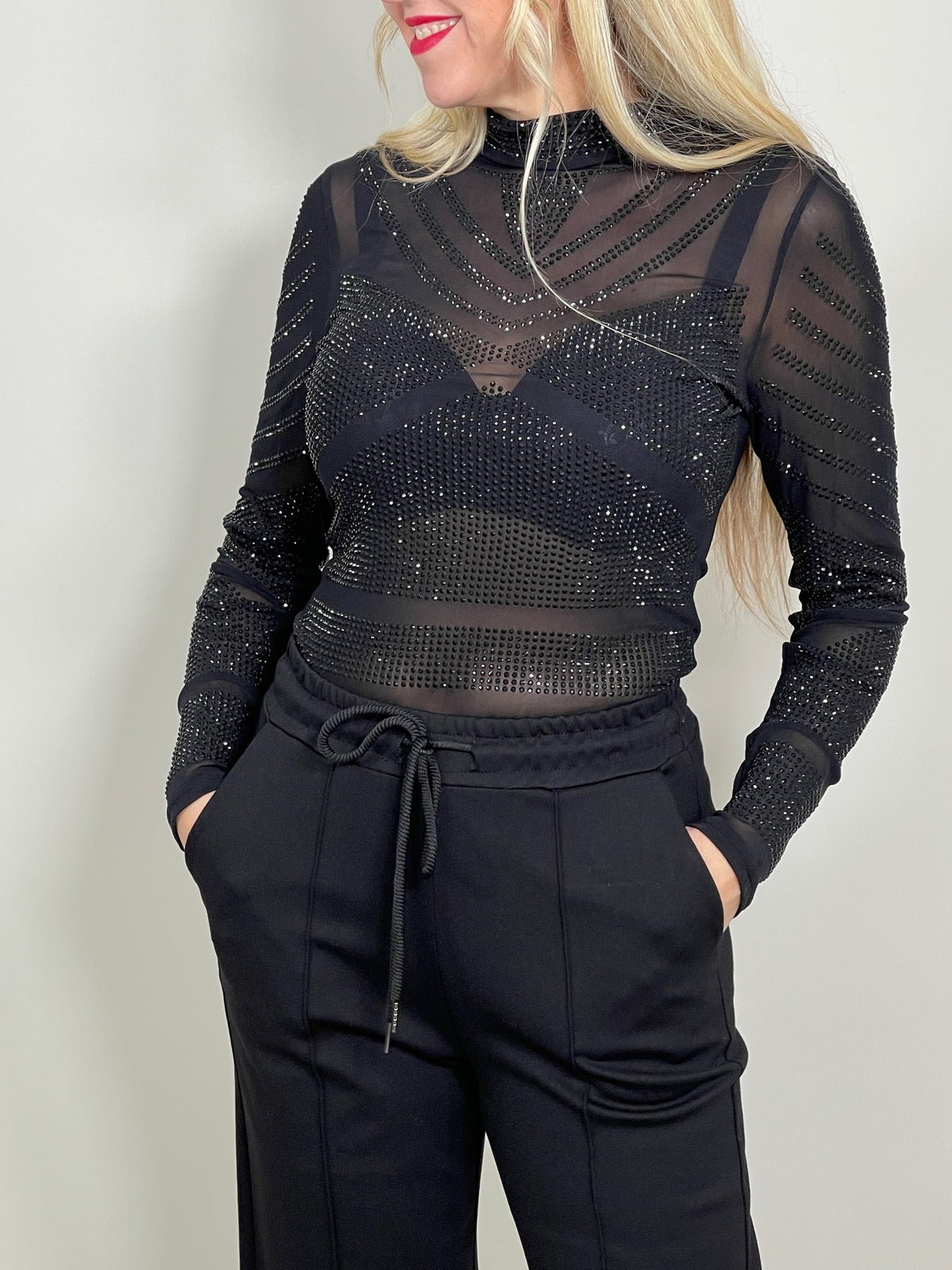 Body aus Mesh mit schwarzen Glitzersteinchen