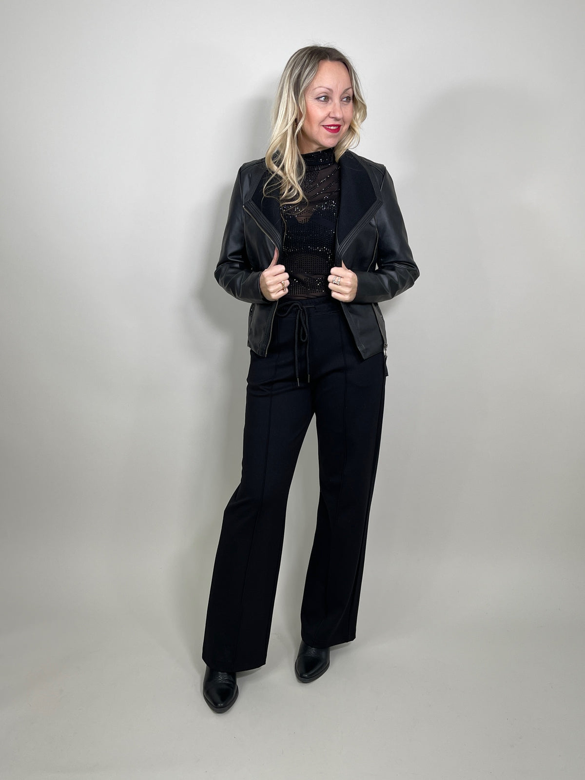 Body aus Mesh mit schwarzen Glitzersteinchen